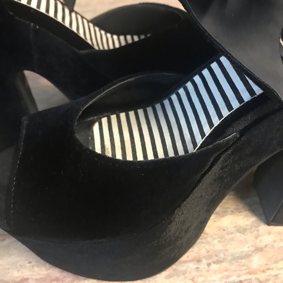 👻Dollskill Batty White Platforms!! Discontinued👻 - Picture 9 of 10